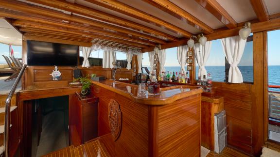 Bar counter on the gulet Linda. You can see the TV and a large assortment of drinks